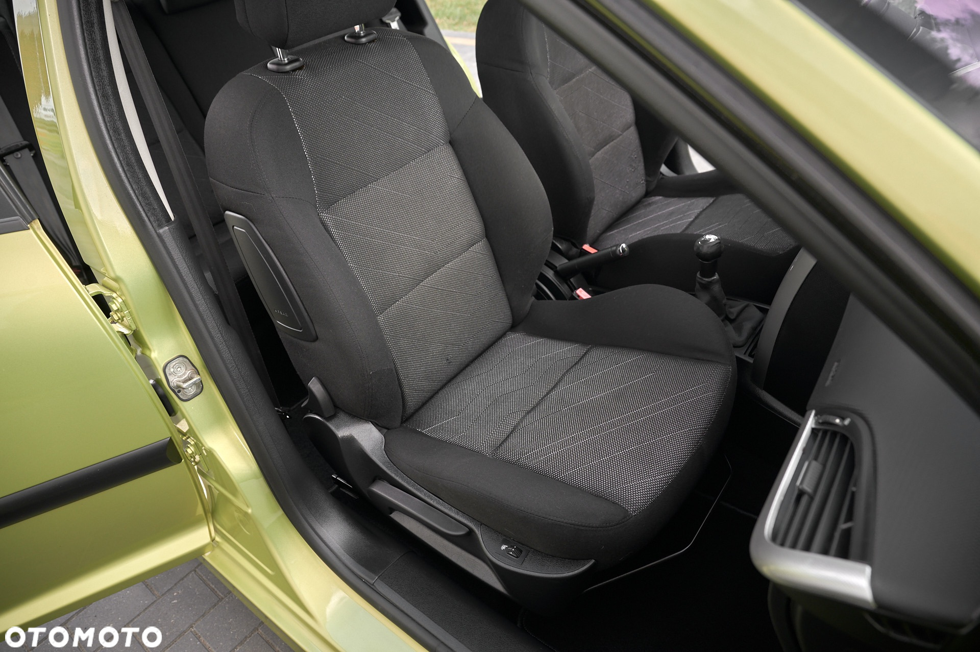 Peugeot 207 - 30
