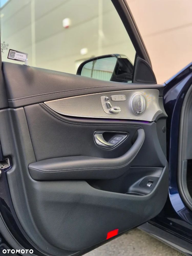 Mercedes-Benz Klasa E 220 d 4-Matic 9G-TRONIC - 22