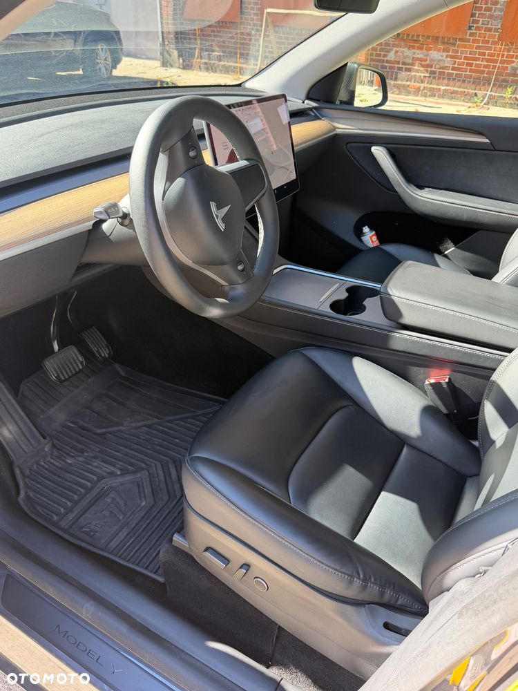 Tesla Model Y - 9