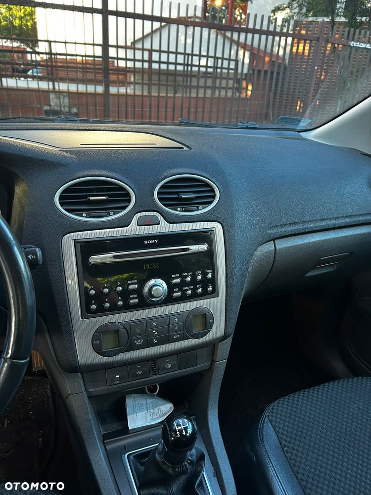 Ford Focus 2.0 Ghia - 10
