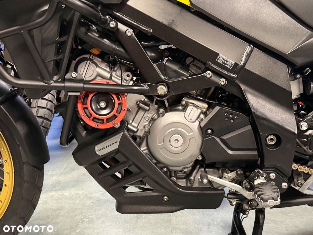 Suzuki V-STROM - 32