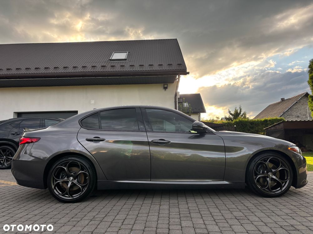 Alfa Romeo Giulia 2.0 Turbo 16V AT8 Veloce Ti - 4