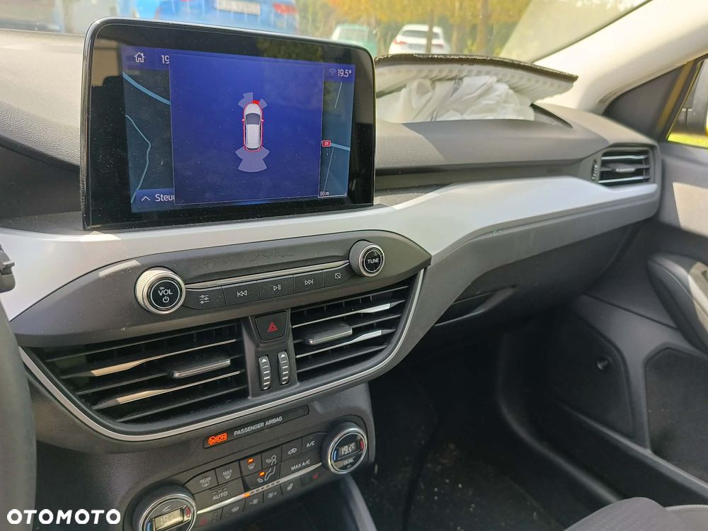 Ford Focus 1.0 EcoBoost Titanium - 25