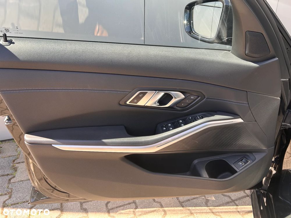 BMW Seria 3 320d xDrive MHEV M Sport sport - 12