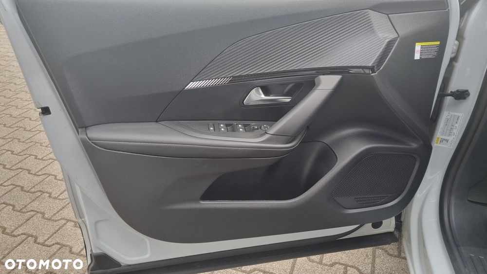 Peugeot 2008 1.2 PureTech Allure S&S EAT8 - 11