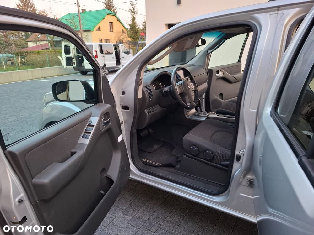 Nissan Pathfinder 2.5 DCi LE - 14