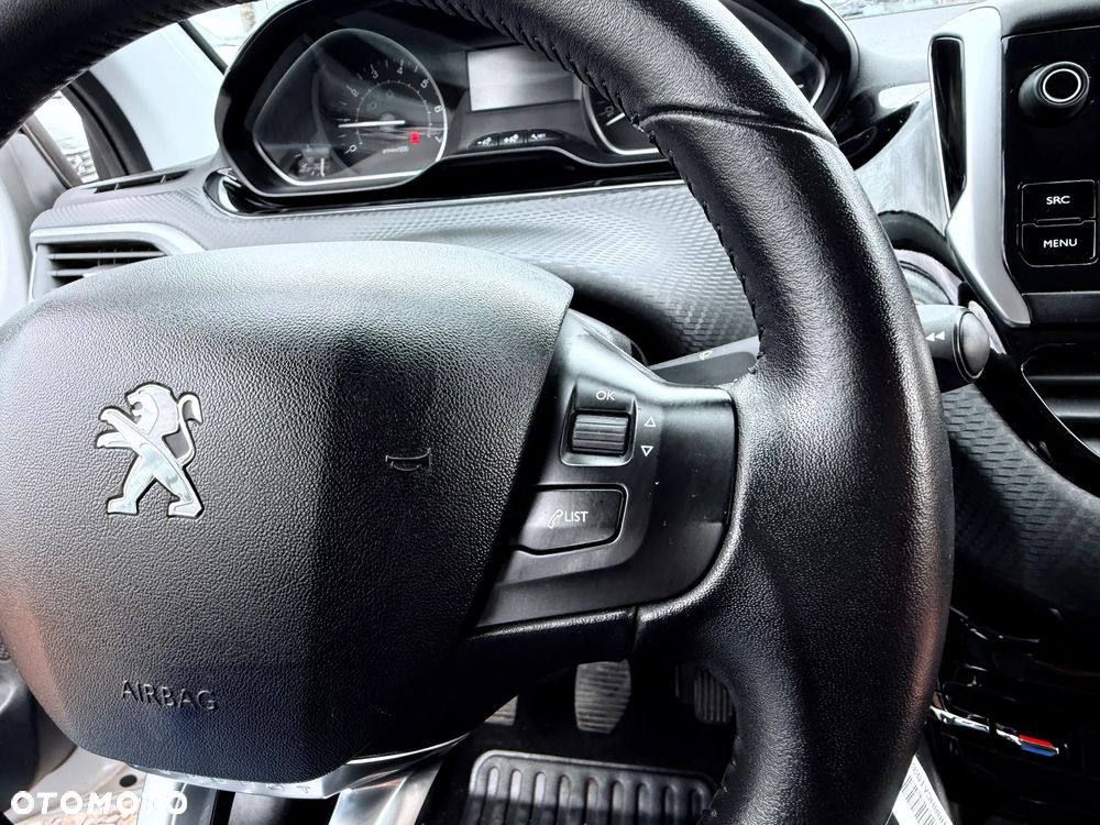 Peugeot 208 PureTech 82 Start & Stop Allure - 22