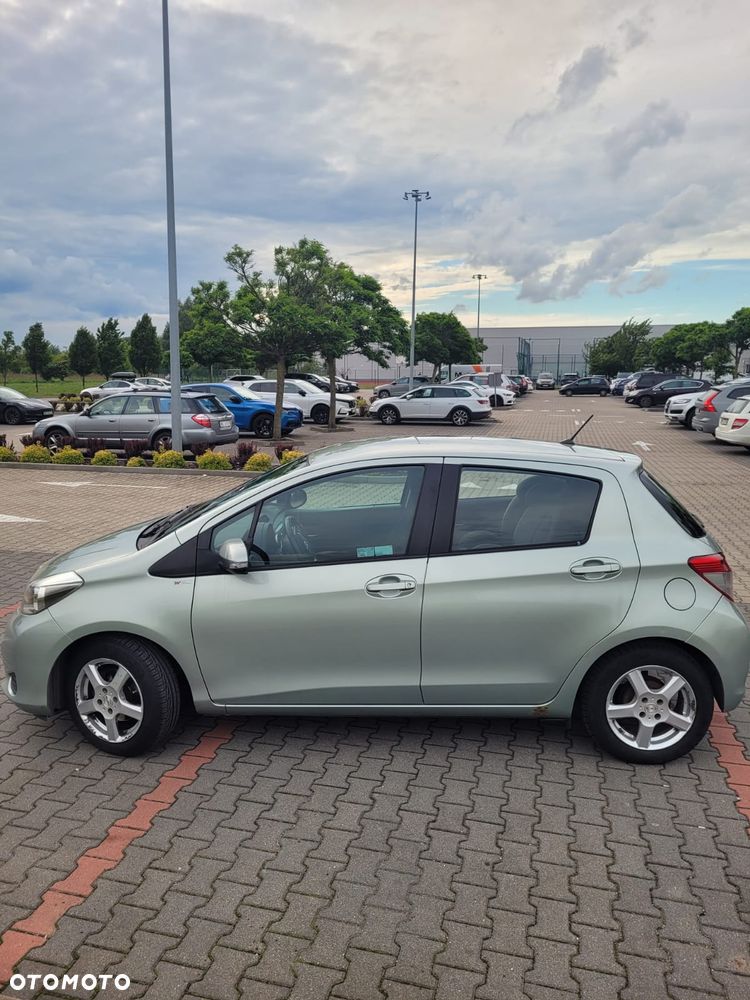 Toyota Yaris 1.33 Premium - 2