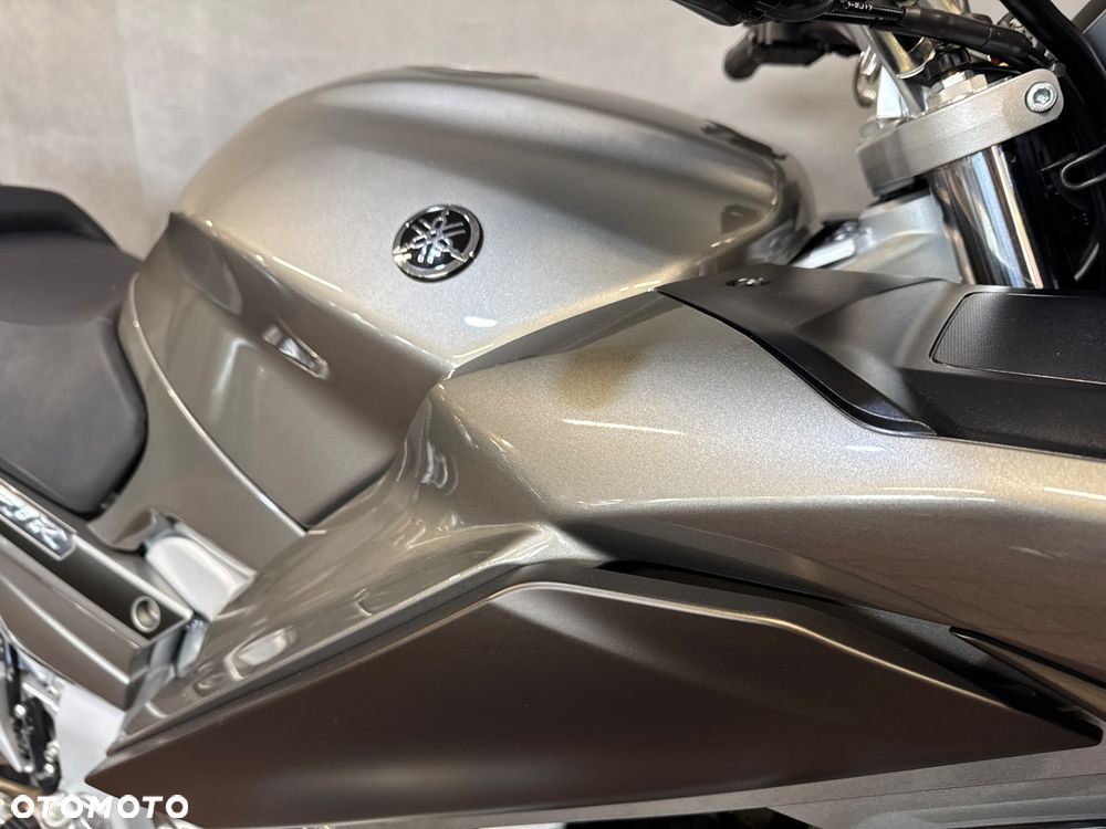 Yamaha FJR - 12