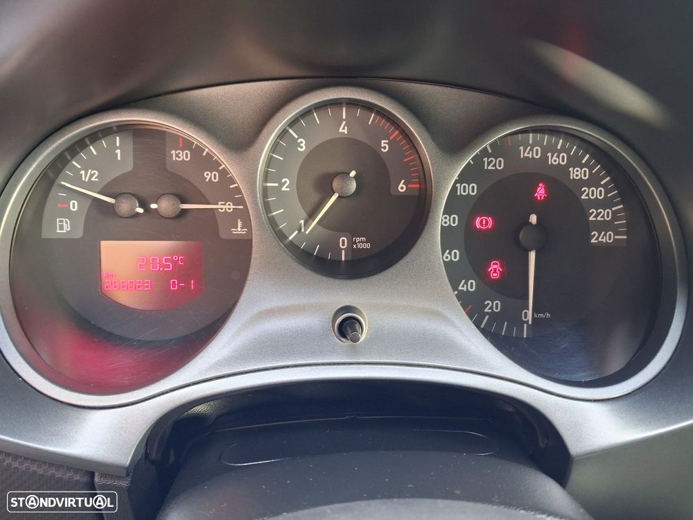 SEAT Leon 2.0 TDI Sport DPF - 8