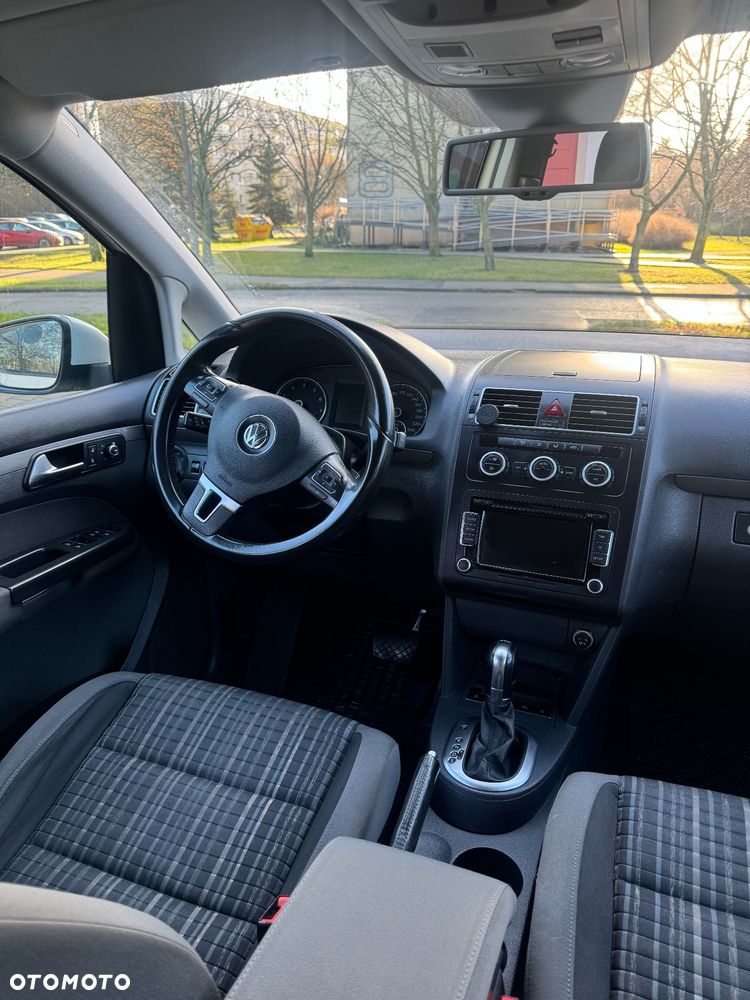 Volkswagen Touran - 14