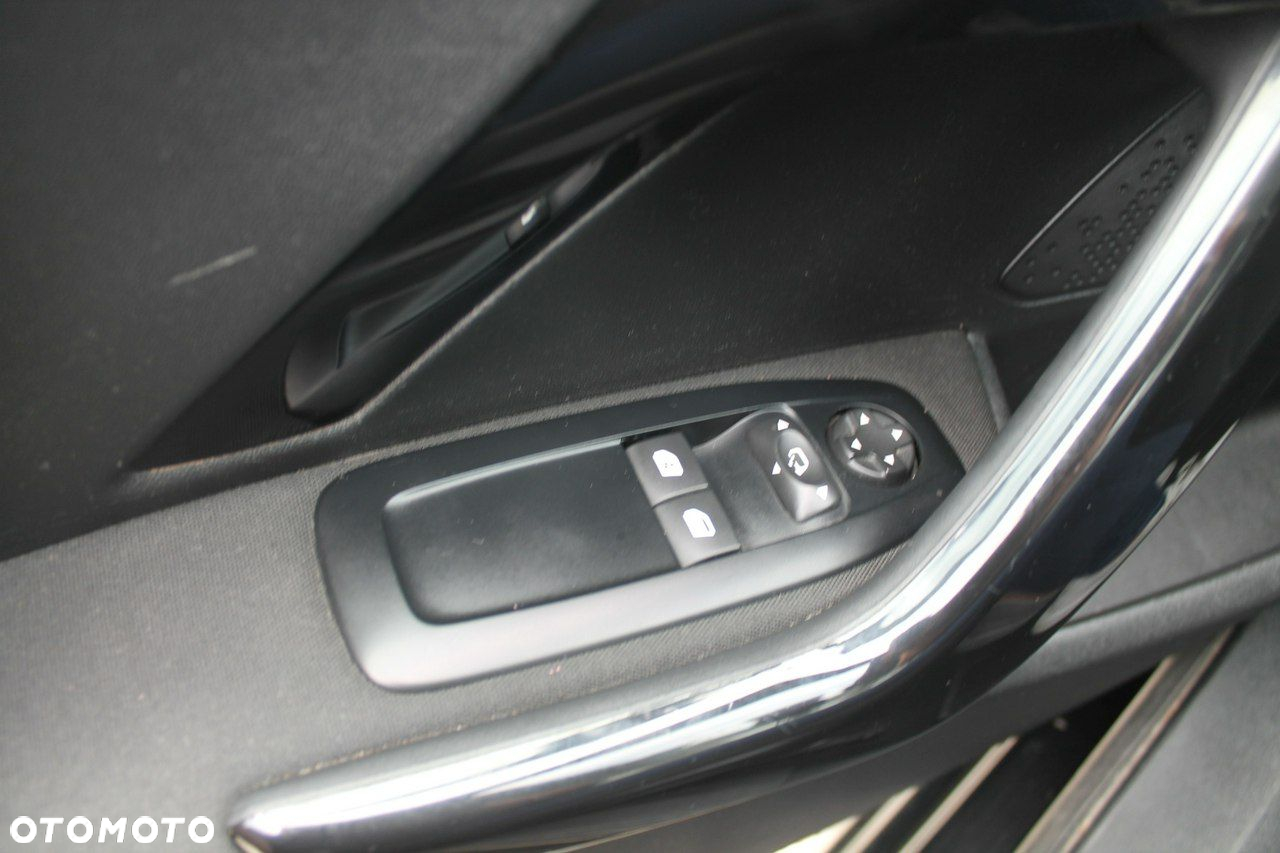 Peugeot 208 - 19