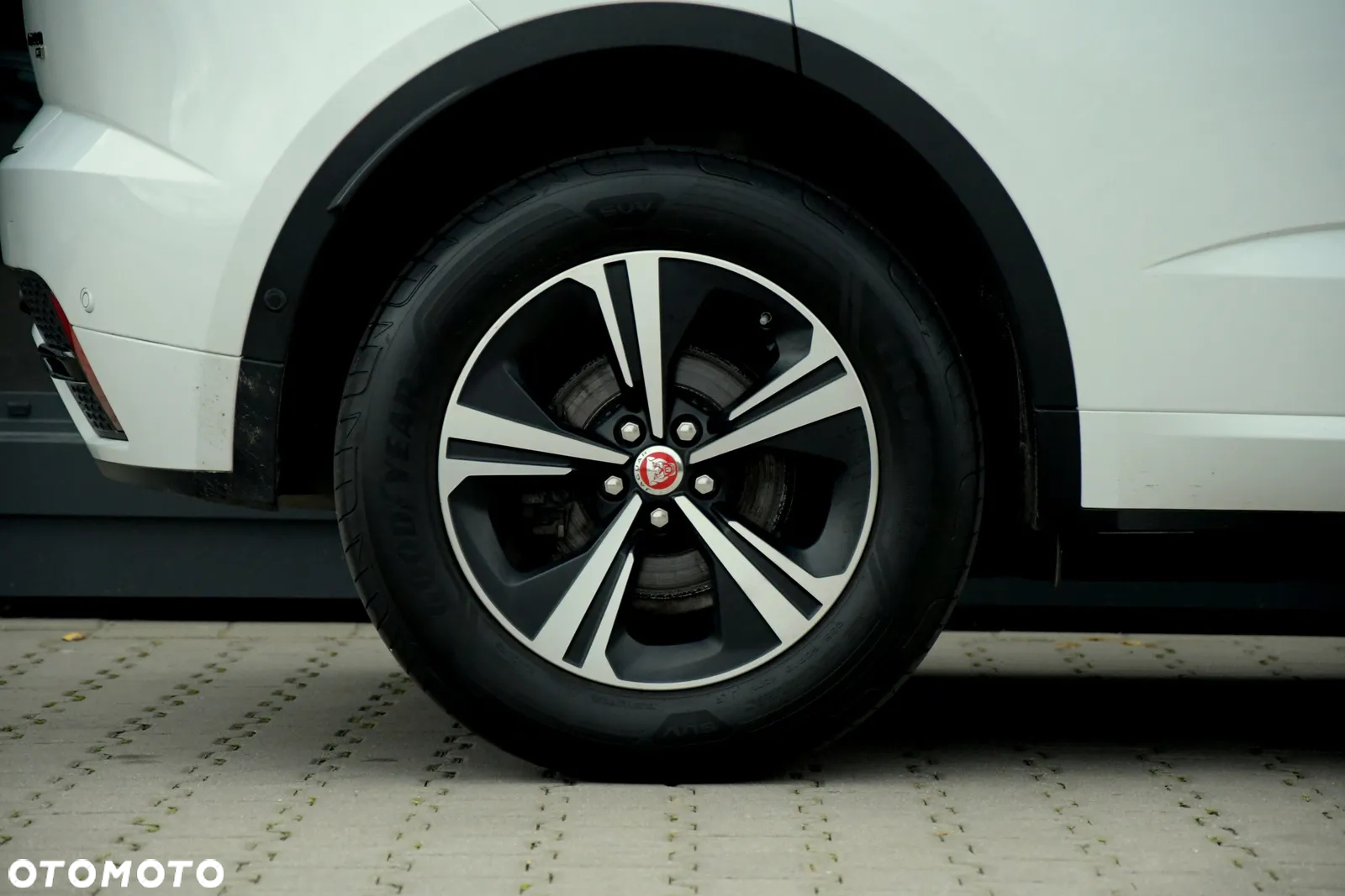 Jaguar E-Pace D200 AWD R-Dynamic S - 15
