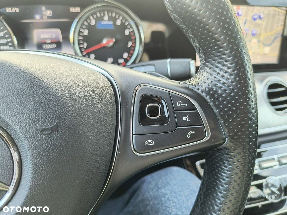 Mercedes-Benz Klasa E 400 4-Matic 9G-TRONIC - 23