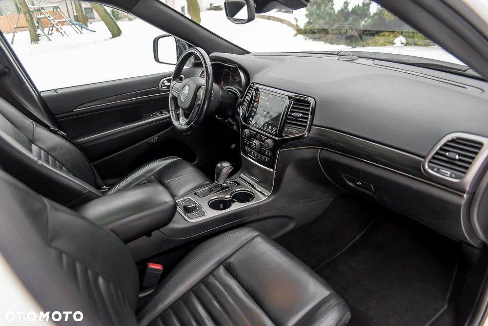 Jeep Grand Cherokee - 27