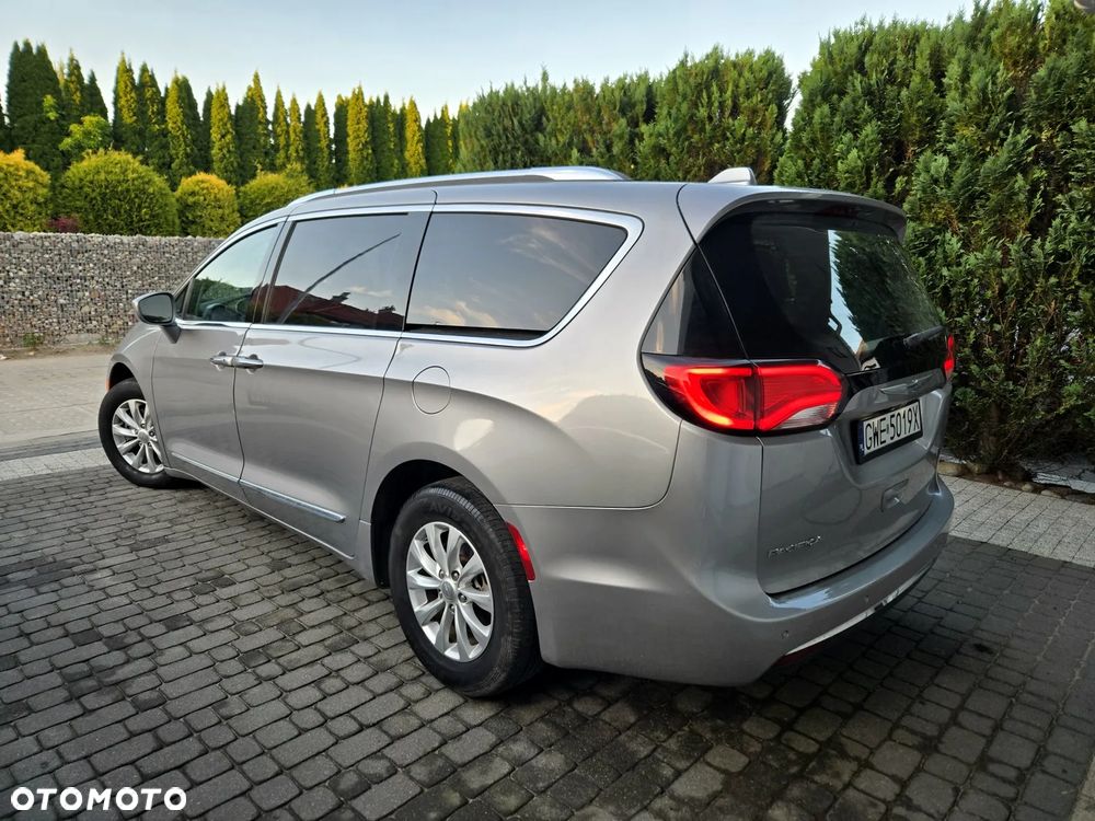 Chrysler Pacifica - 3