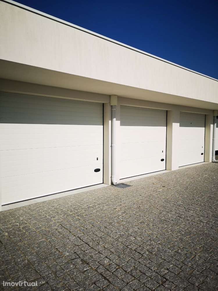 Garagem, Ovar, São João, Arada e São Vicente de Pereira Jusã, Rua Gomes Freire - Grande imagem: 2/4