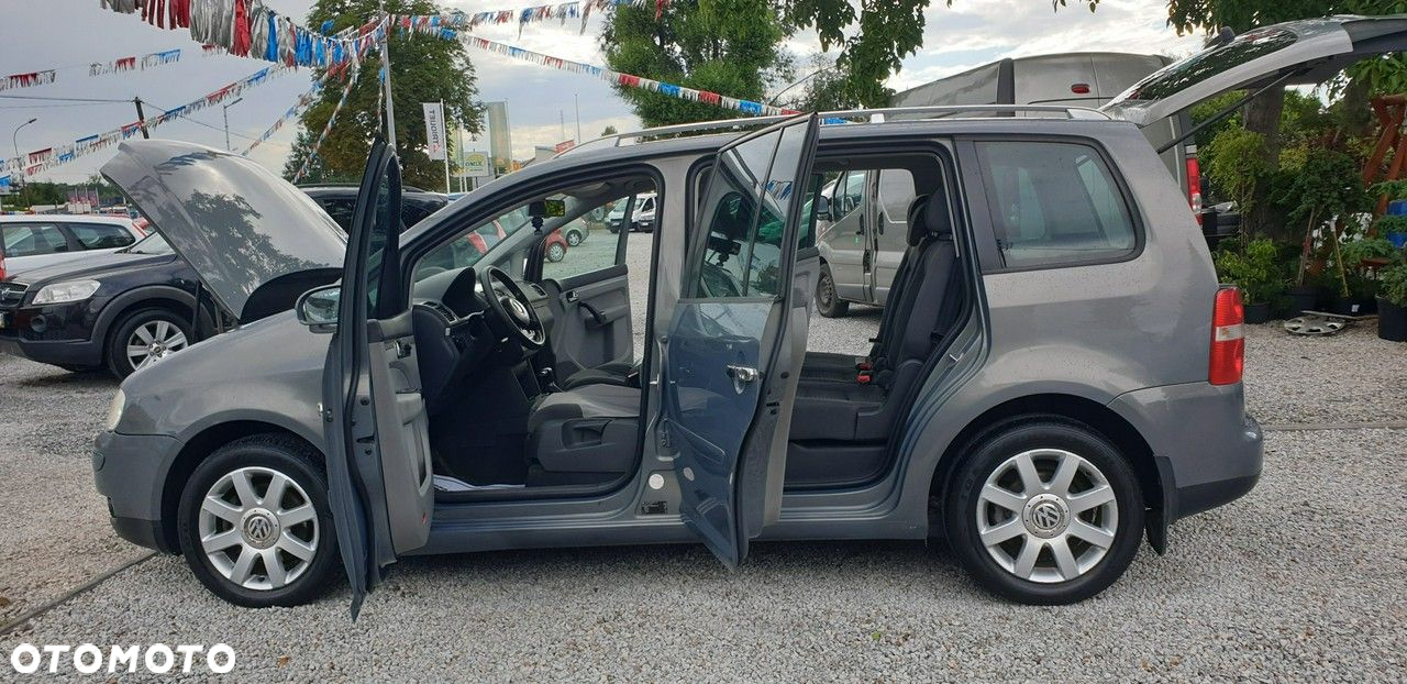 Volkswagen Touran - 25