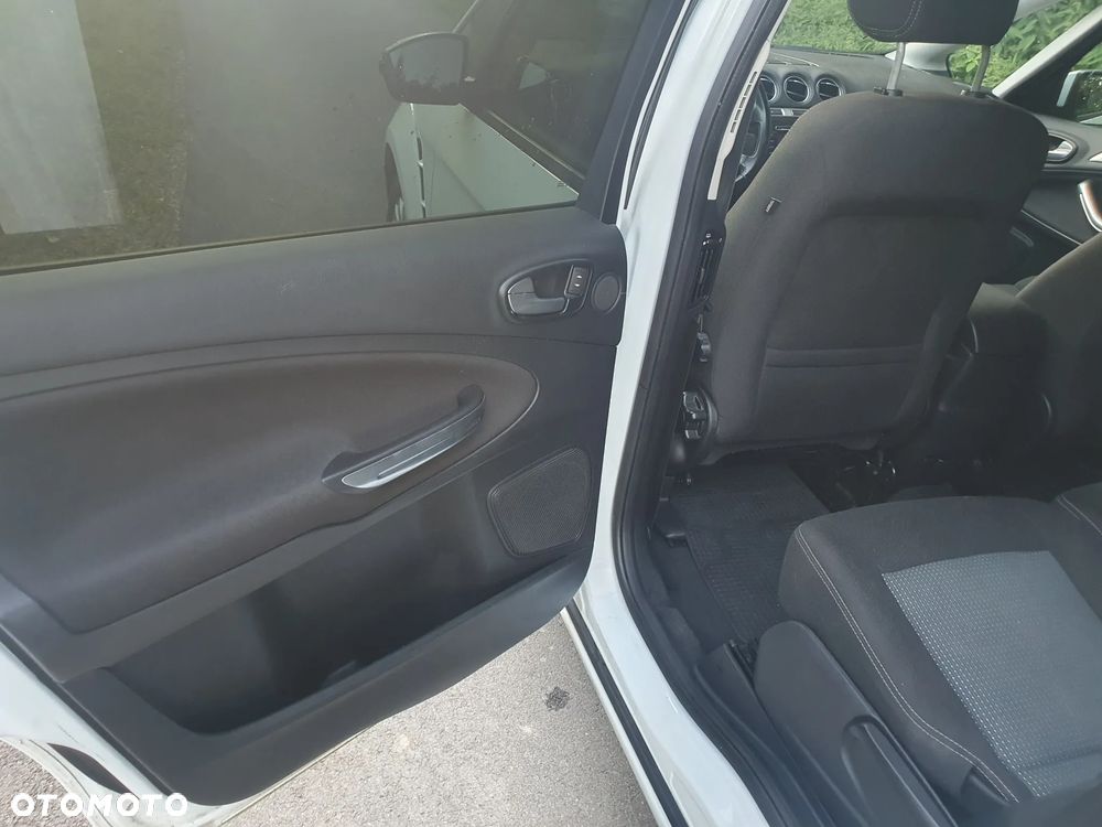 Ford S-Max - 12