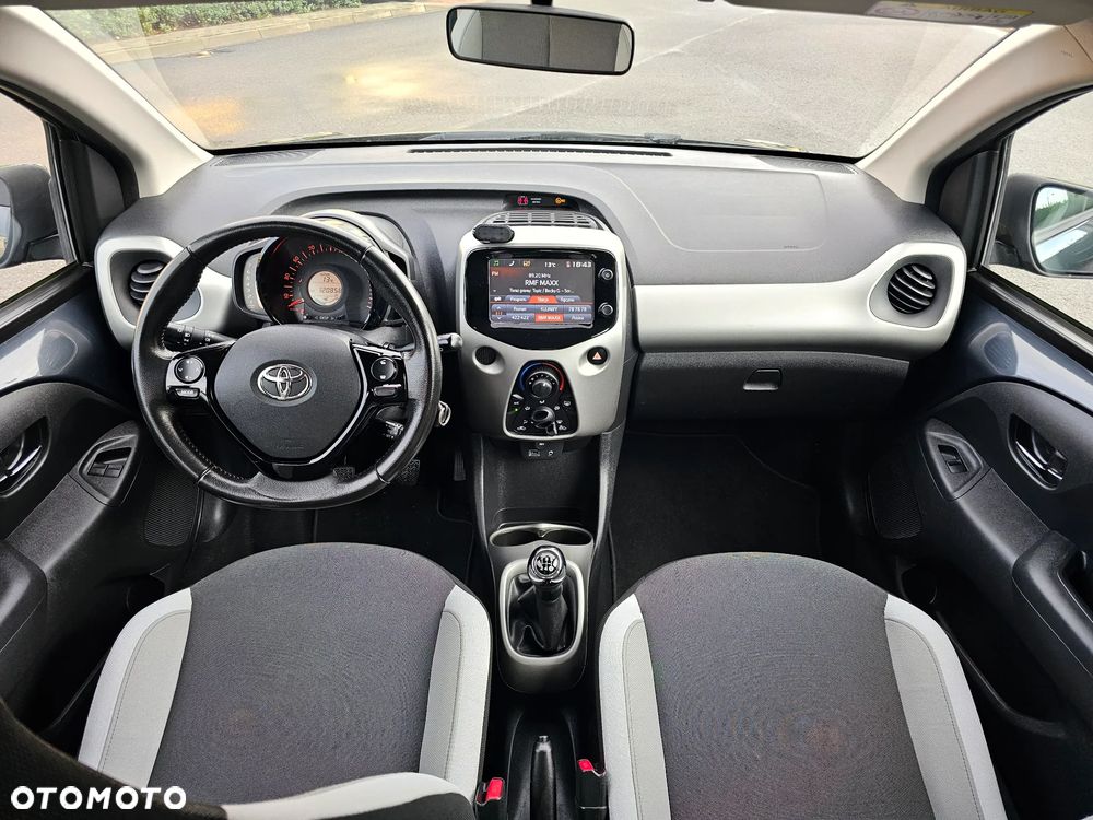Toyota Aygo x mit x-business Paket - 7