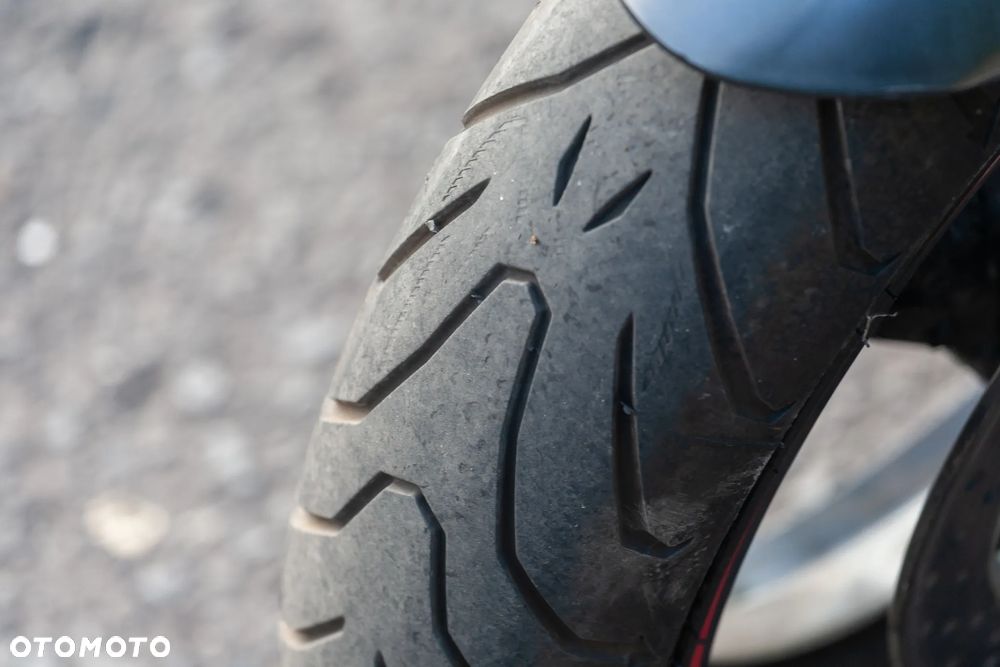 Suzuki GSR - 8