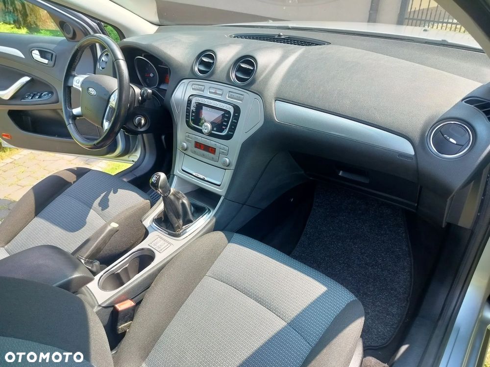Ford Mondeo 1.6 Ghia X - 33