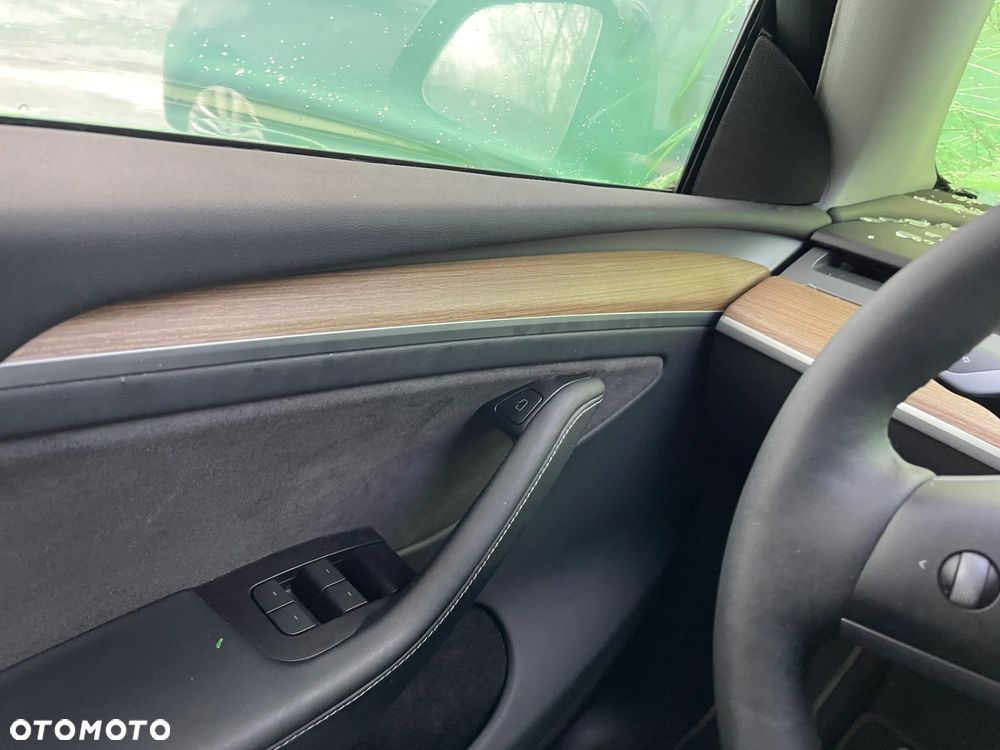 Tesla Y Long Range Dual Motor AWD - 17