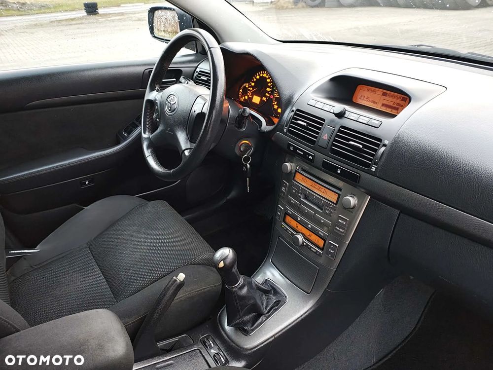 Toyota Avensis 1.8 VVT-i - 32