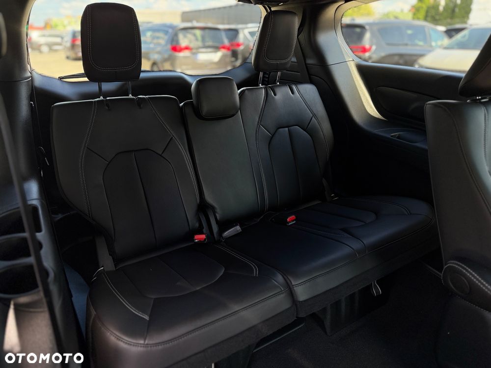 Chrysler Pacifica - 31