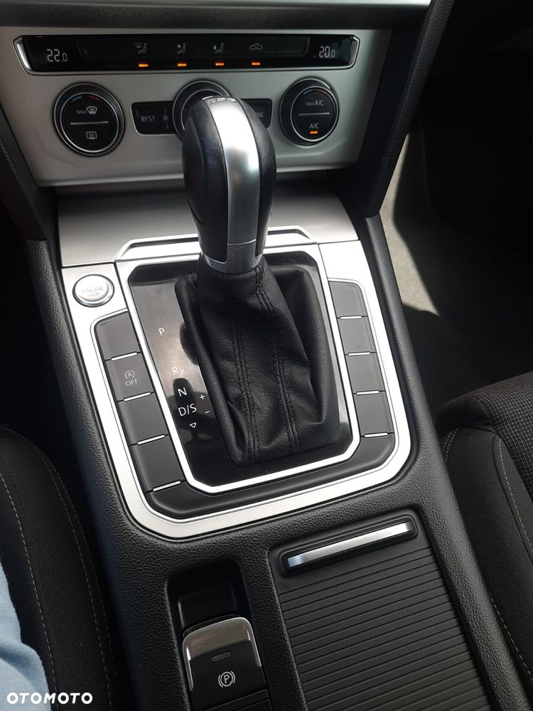 Volkswagen Passat Variant 1.6 TDI (BlueMotion Technology) DSG Comfortline - 12