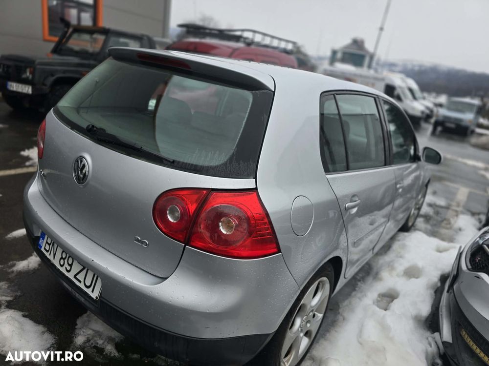 Volkswagen Golf 2.0 FSI Sportline - 3