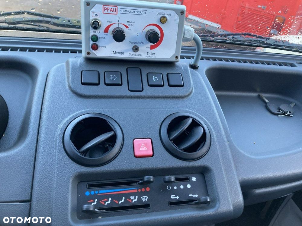 Inny PFAU Piaggio Porter 4X4 Skrzynia odśnieżarka Pług 5655km 2012 - 8