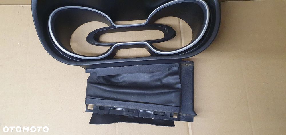 Osłona obudowa licznika zegarów Renault Trafic III Vivaro B 681017678R 93452435 - 3