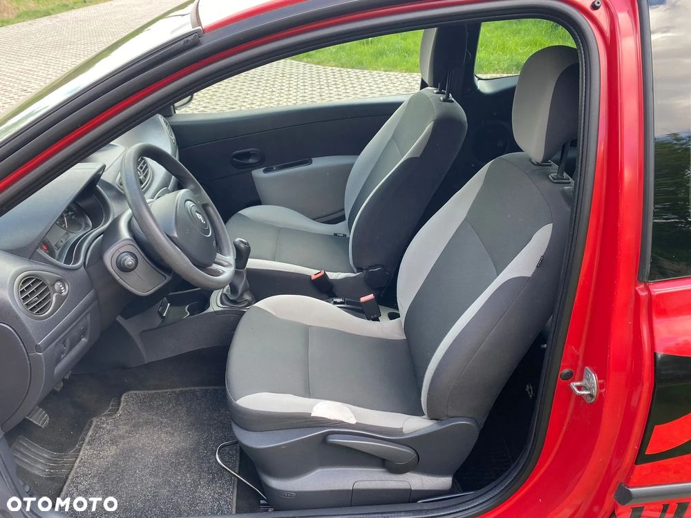 Renault Clio - 22