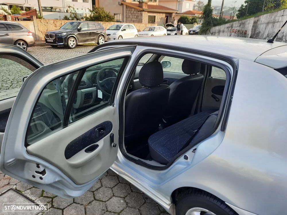 Renault Clio 1.5 dCi Confort - 4