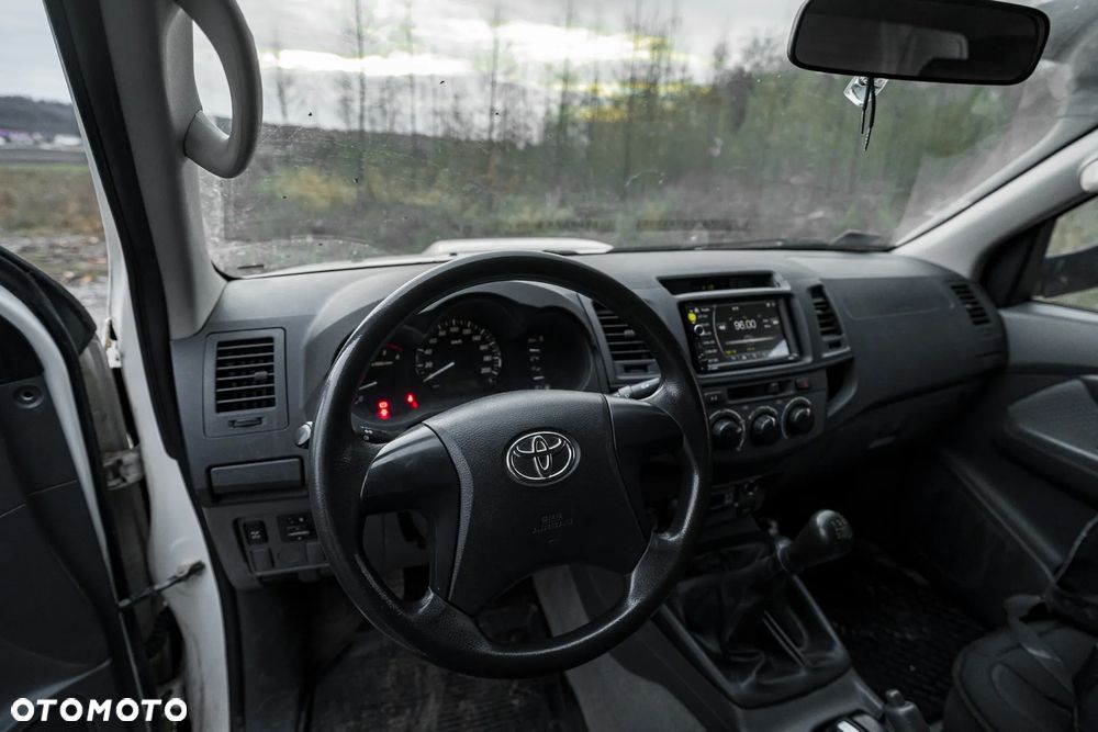 Toyota Hilux 4x4 Extra Cab - 11
