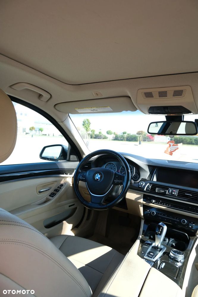 BMW Seria 5 535i xDrive Sport-Aut Luxury Line - 7