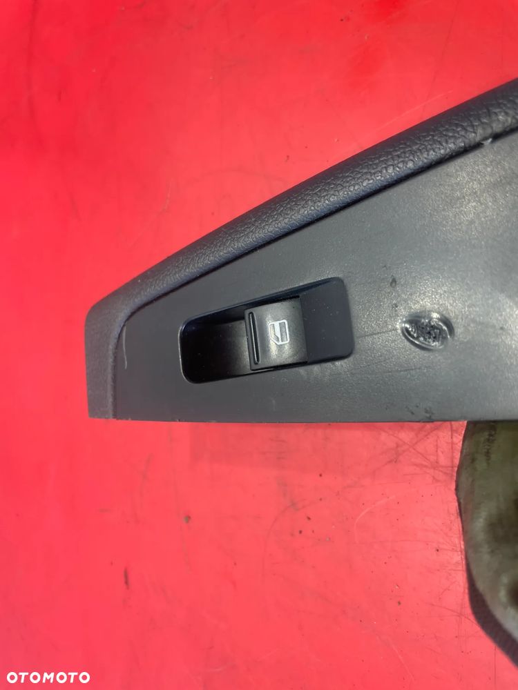 PRZEŁĄCZNIK SZYB LEWY TYŁ SKODA SUPERB 2 - 2