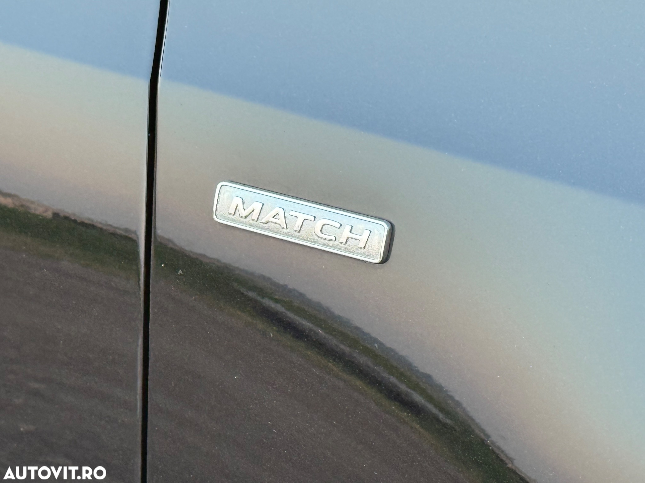 Volkswagen Golf 2.0 TDI DPF MATCH - 21
