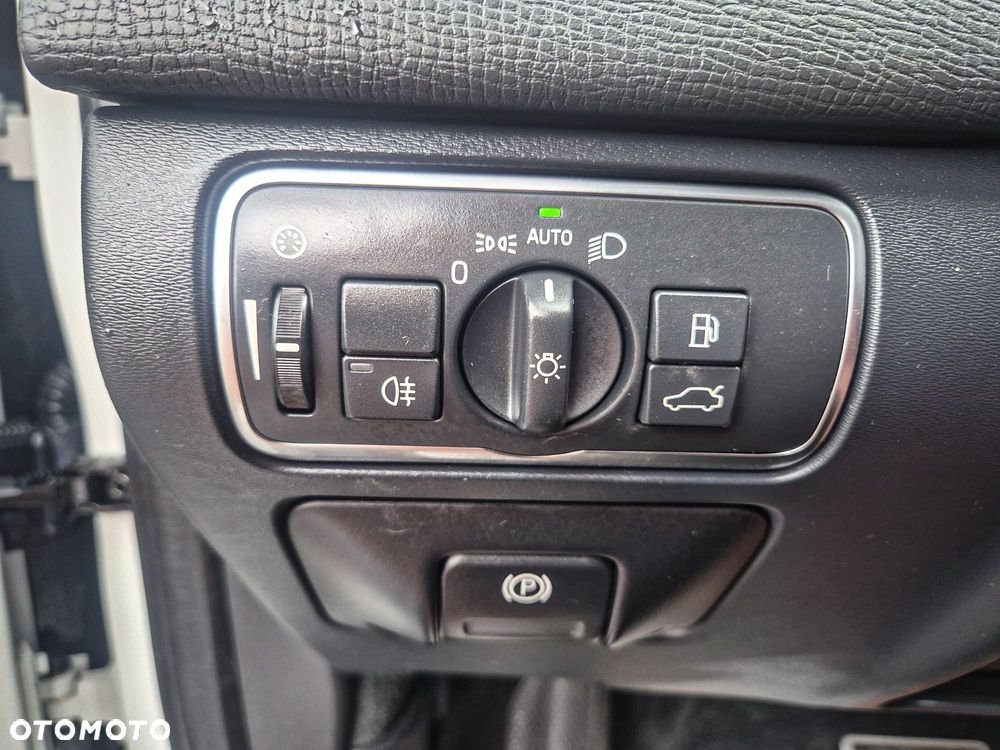 Volvo XC 60 D4 AWD Geartronic RDesign - 31