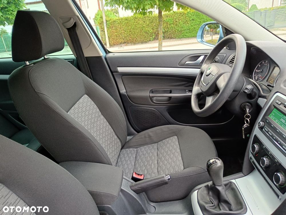 Skoda Octavia 1.6 Combi Ambiente - 22