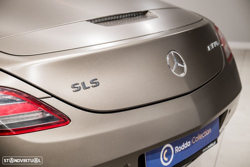 Mercedes-Benz SLS 63 AMG Roadster - 9