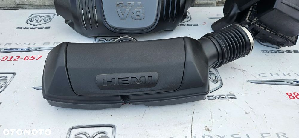 Dodge Durango III LIFT 2017- 5.7 V8 HEMI RT Górna osłona silnika Pokrywa silnika 53034225AD Rezonator filtra powietrza 52126389AB Obudowa filtra powietrza 68022162AD - 2