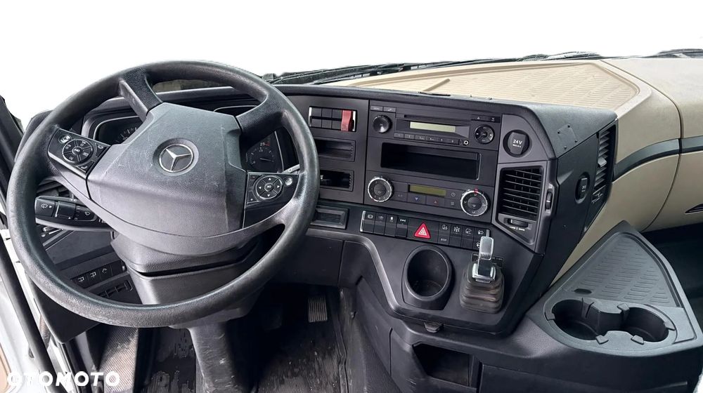 KOMPLETNA PRZEKŁADKA WNĘTRZA DO ANGLIKA MERCEDES ACTROS ANTOS WĄSKA KABINA MP4 - 2