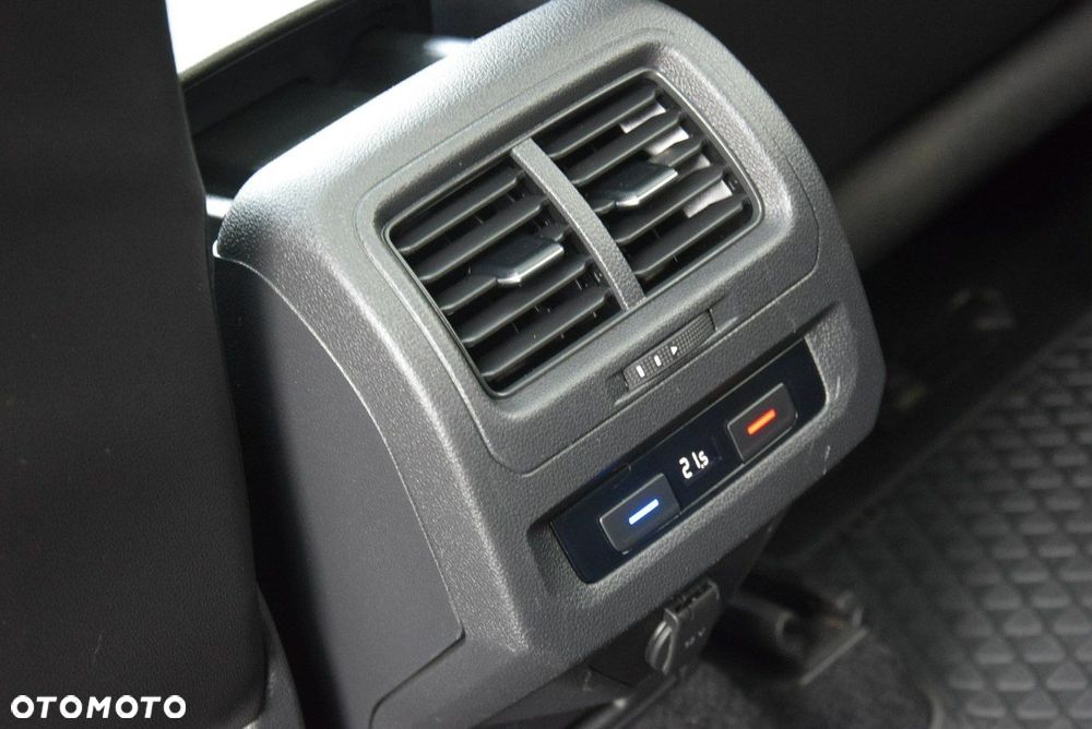 Volkswagen Touran - 22