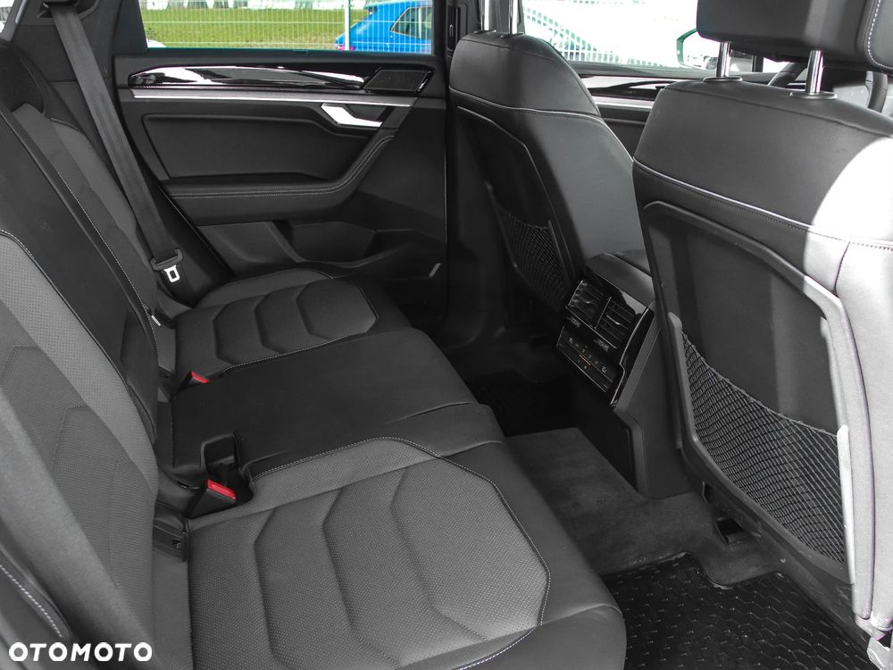 Volkswagen Touareg 3.0 V6 TDI 4Motion R-Line - 13