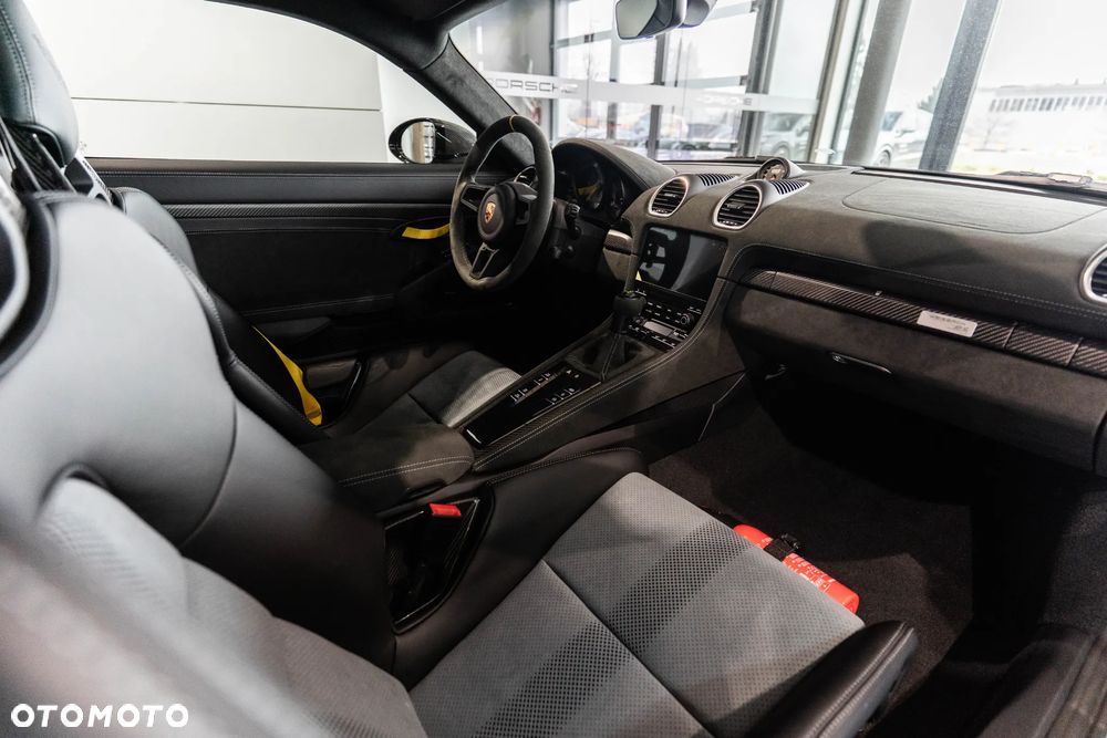 Porsche 718 Cayman GPF GT4 RS PDK - 11