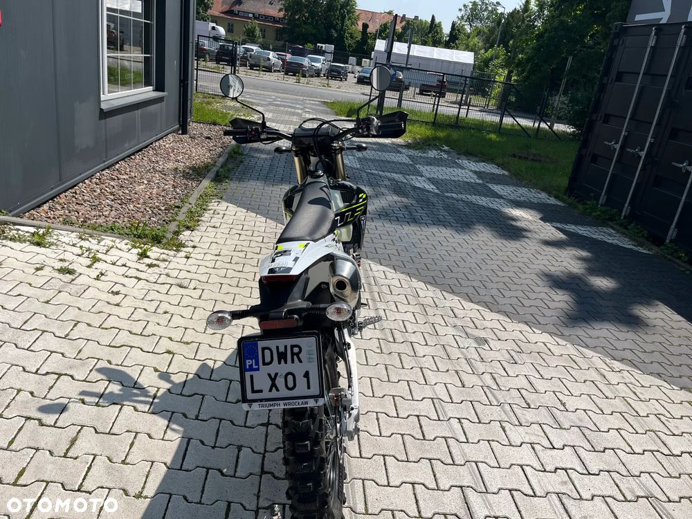 Triumph Inny - 5