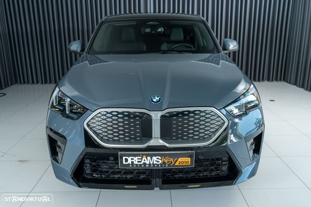 BMW iX2 eDrive20 Pack Desportivo M - 9