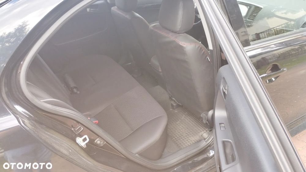 Mitsubishi Lancer - 10